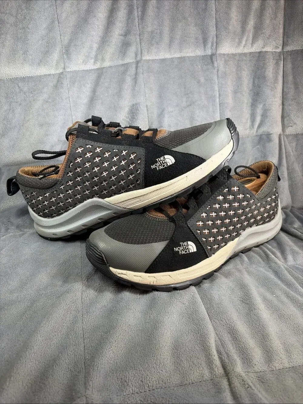North Face Men’s Mountain Sneaker 10 Graphite Grey/Tagumi Brown. Great Shape!!